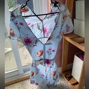 ⚡️2/$20 Women’s floral short sleeve romper